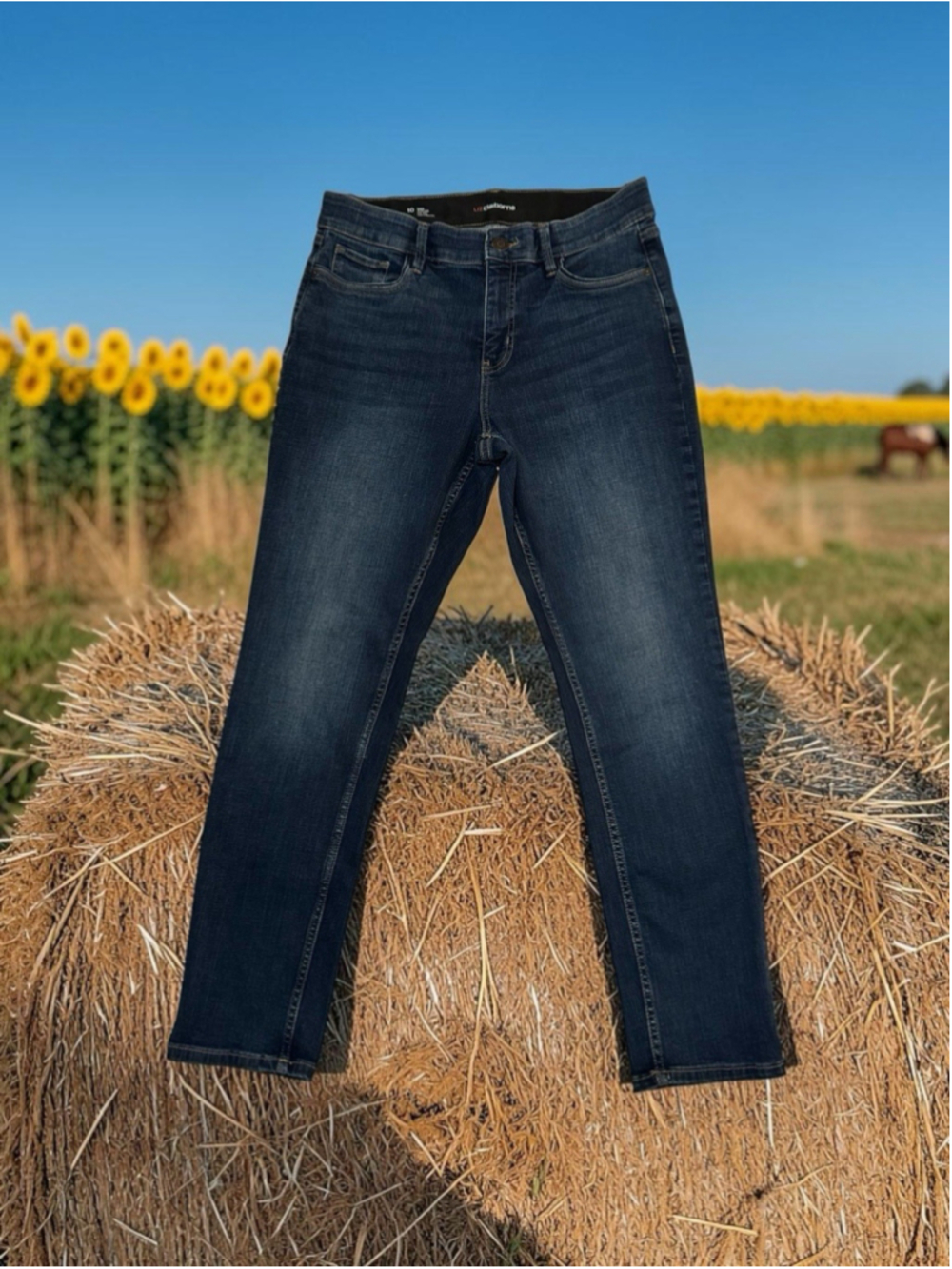 Liz Claiborne Jeans Sara Slim Leg Womens 10 (32X31) BLUE Distressed Thick Denim